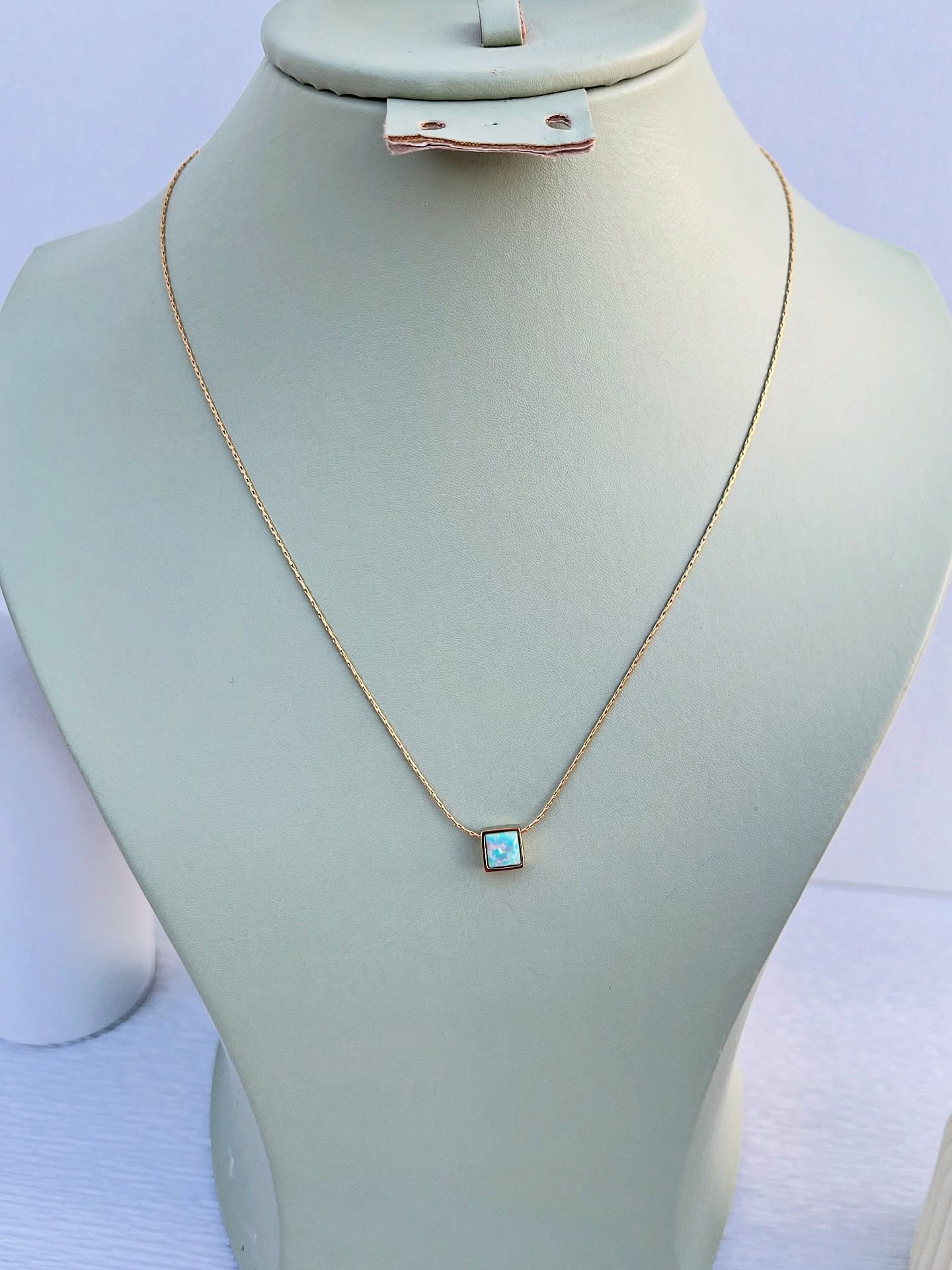 COLLIER