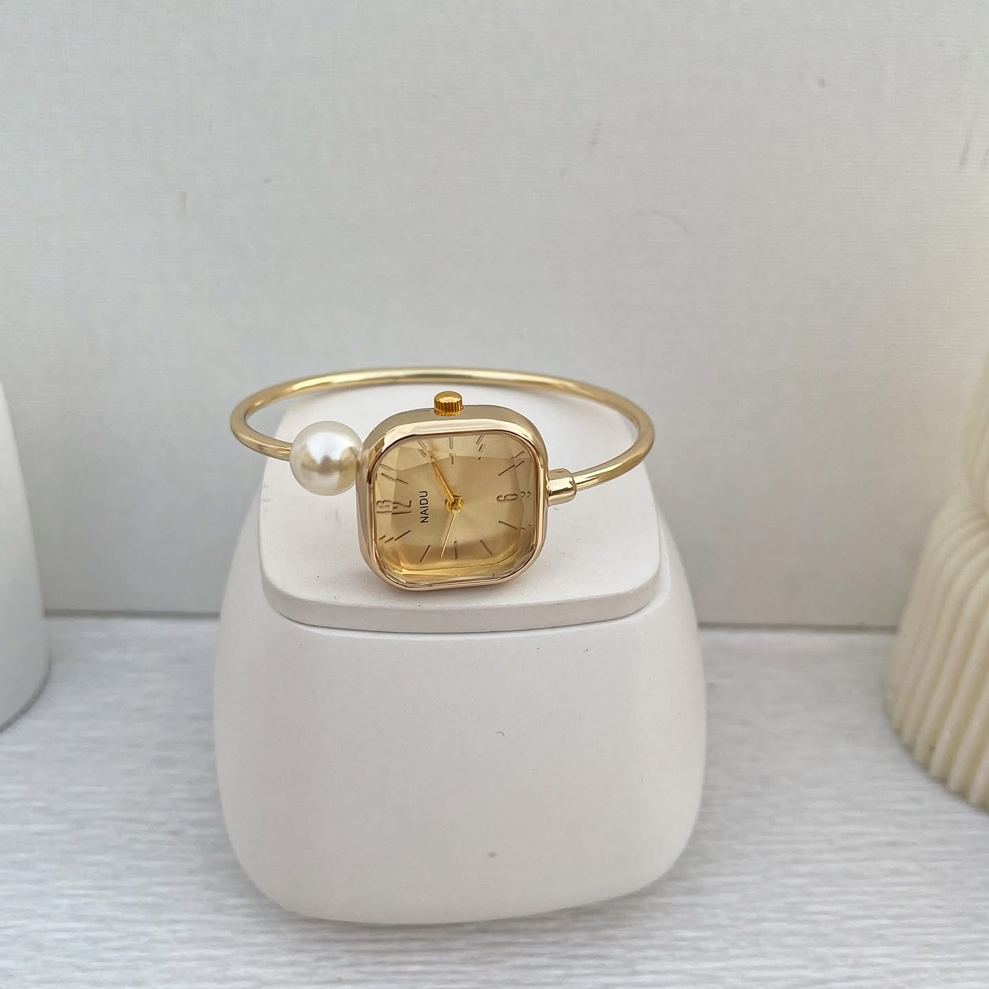 Montre NAIDU