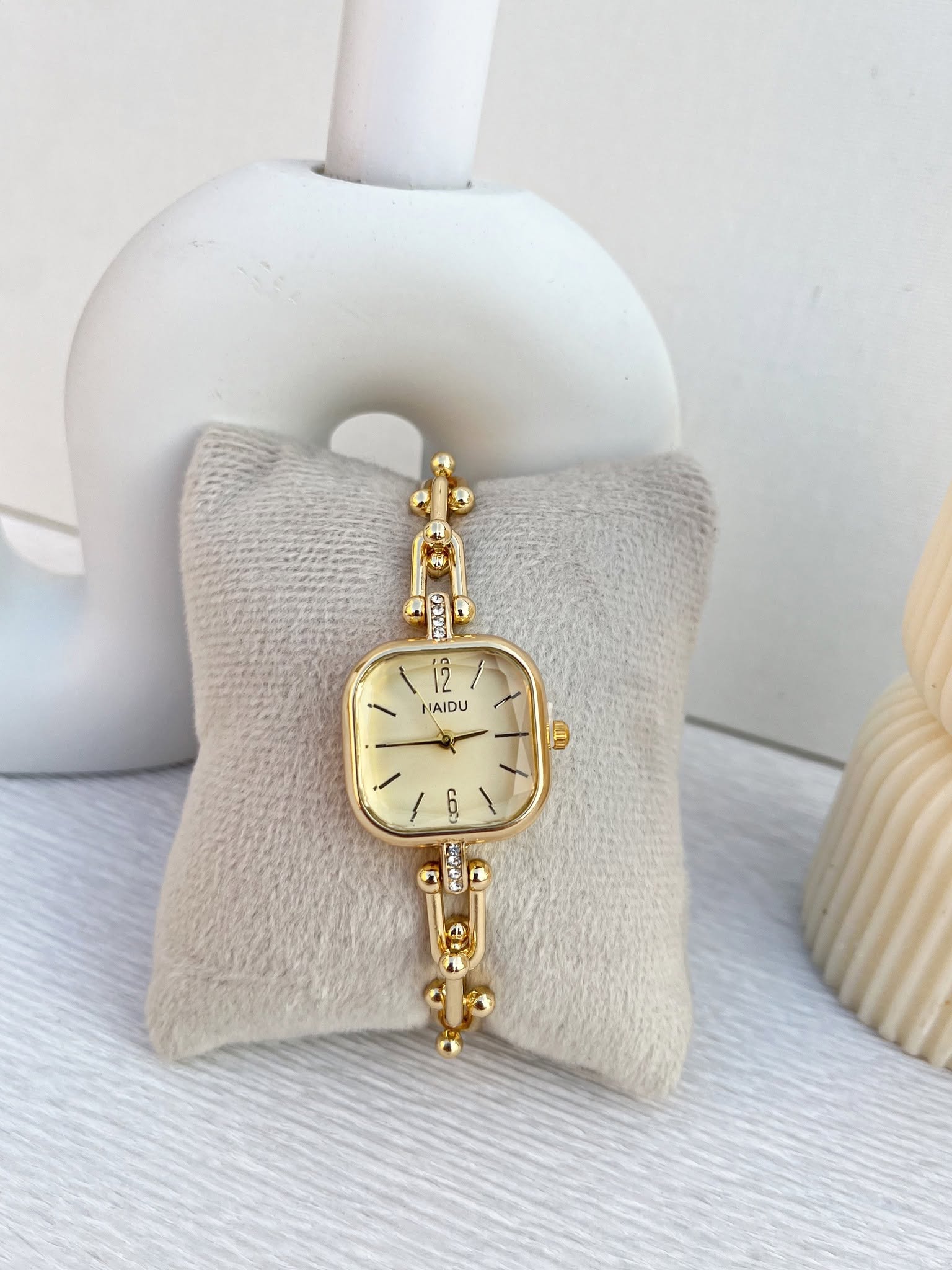 Montre NAIDU
