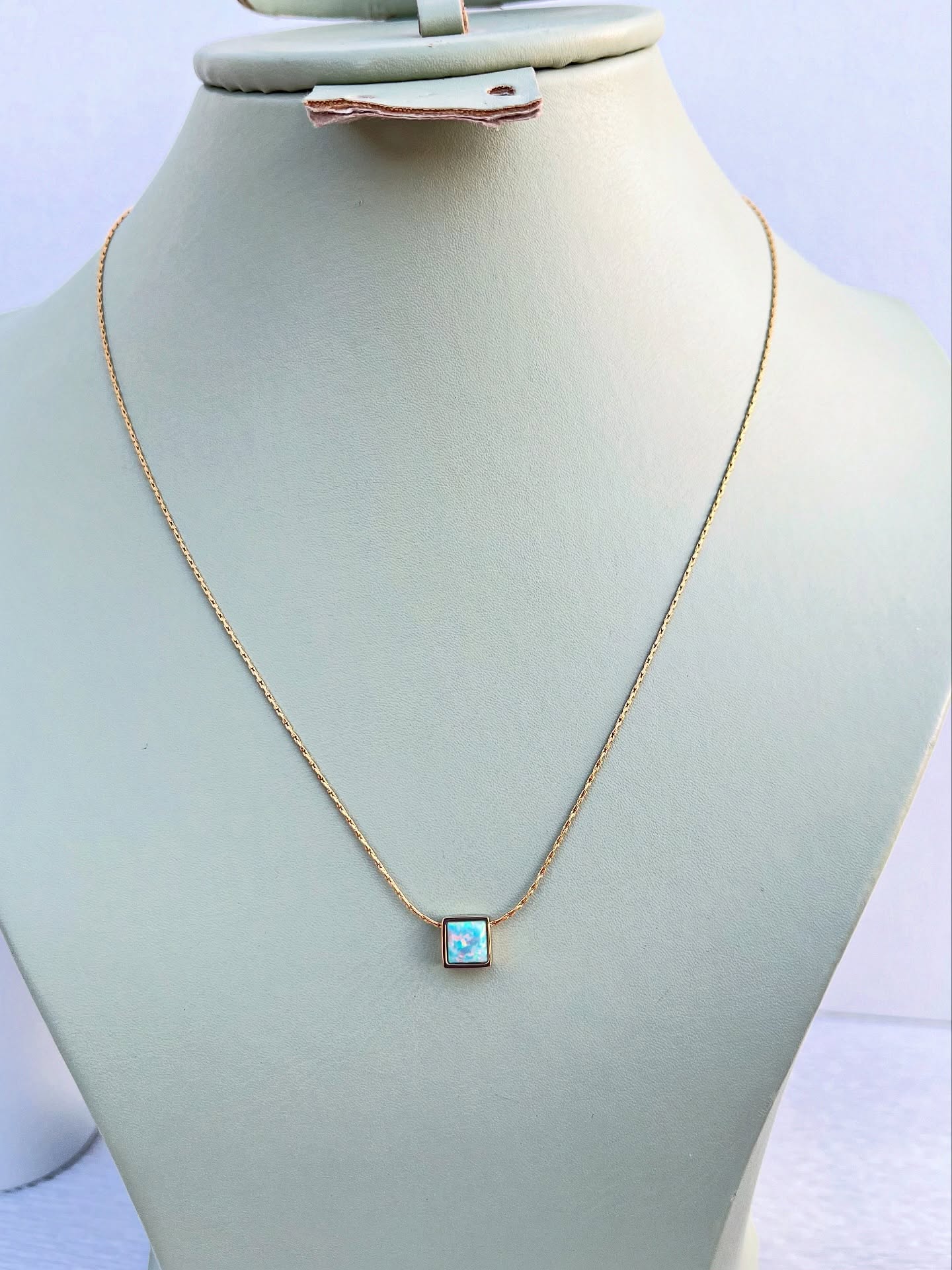 COLLIER