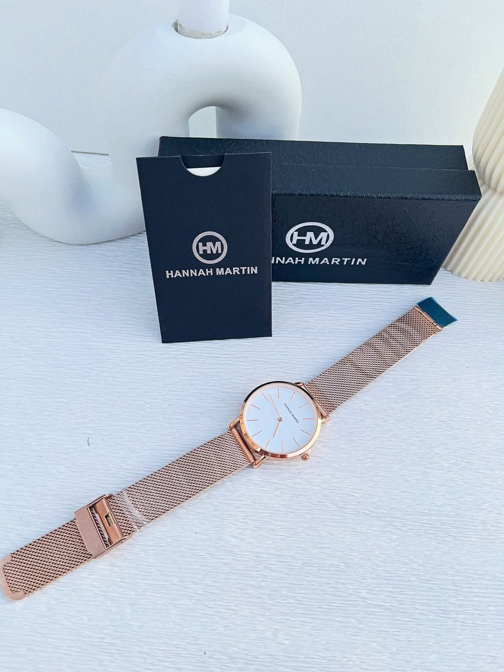 montre Hannah Martin rose gold cadran rond fond blanc