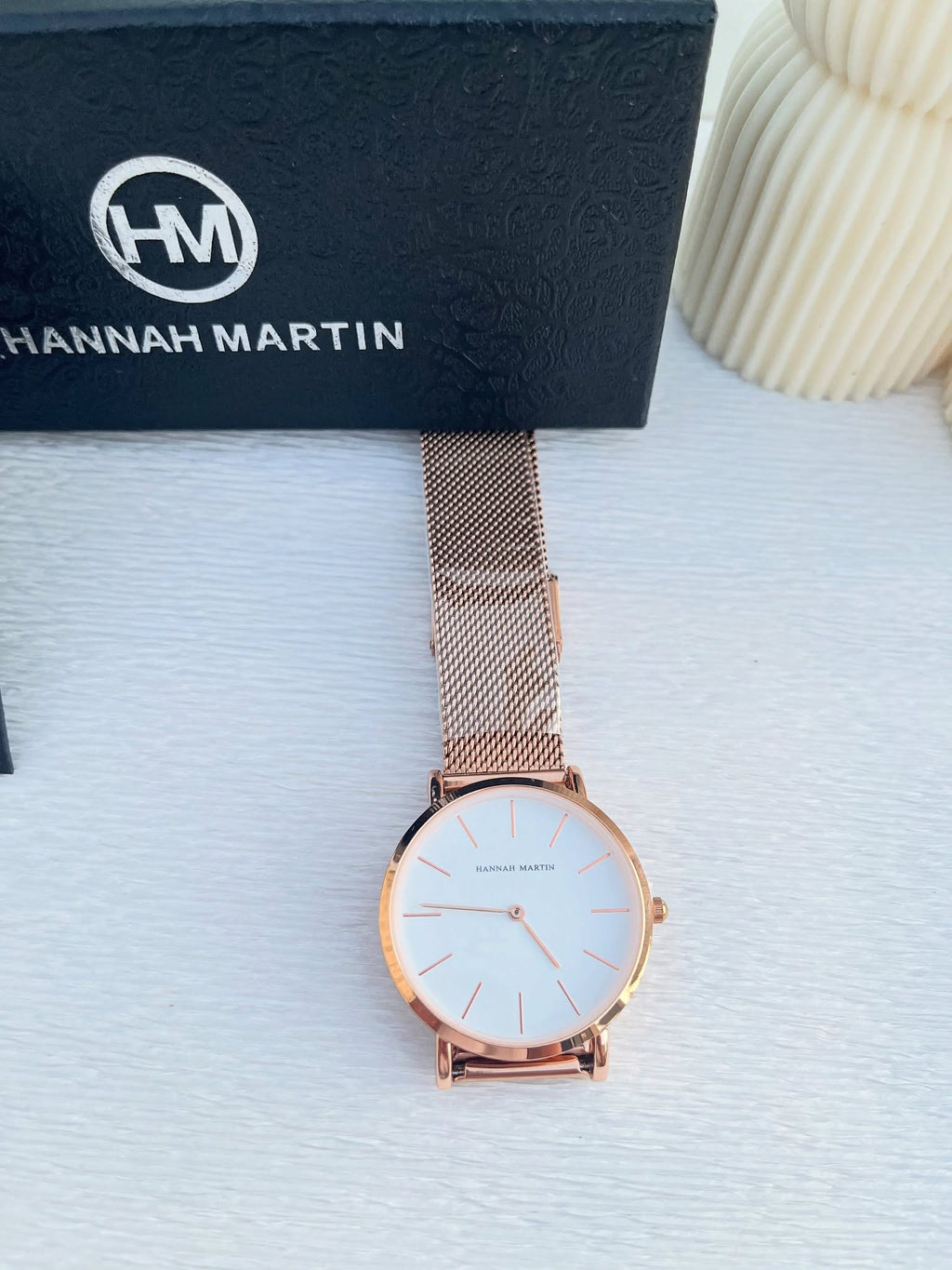 montre Hannah Martin rose gold cadran rond fond blanc