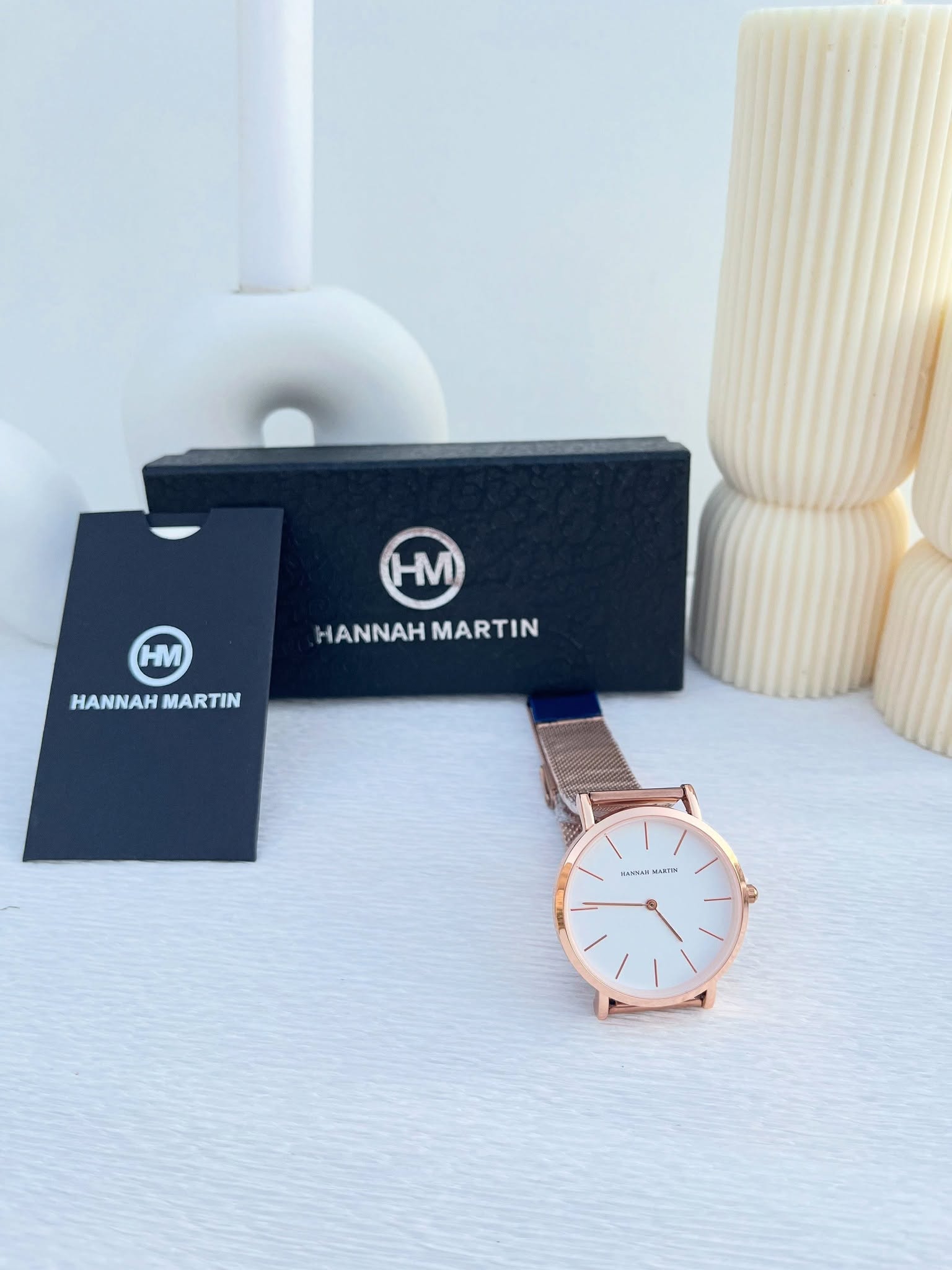 montre Hannah Martin rose gold cadran rond fond blanc