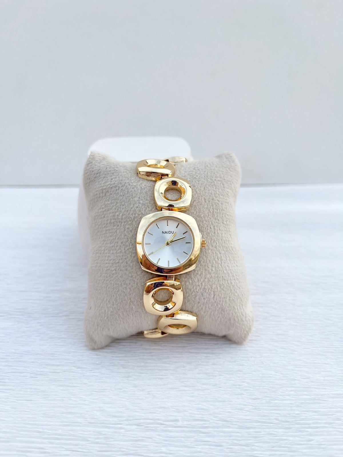 Montre "Naidu Géométrique" - Design Tendance & Élégant