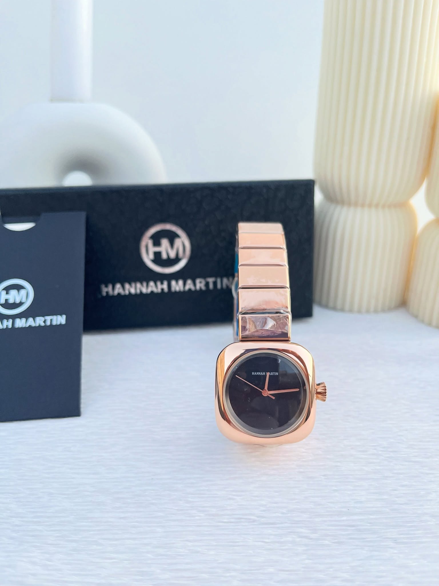 Montre HANNAH MARTIN rose gold fond noir