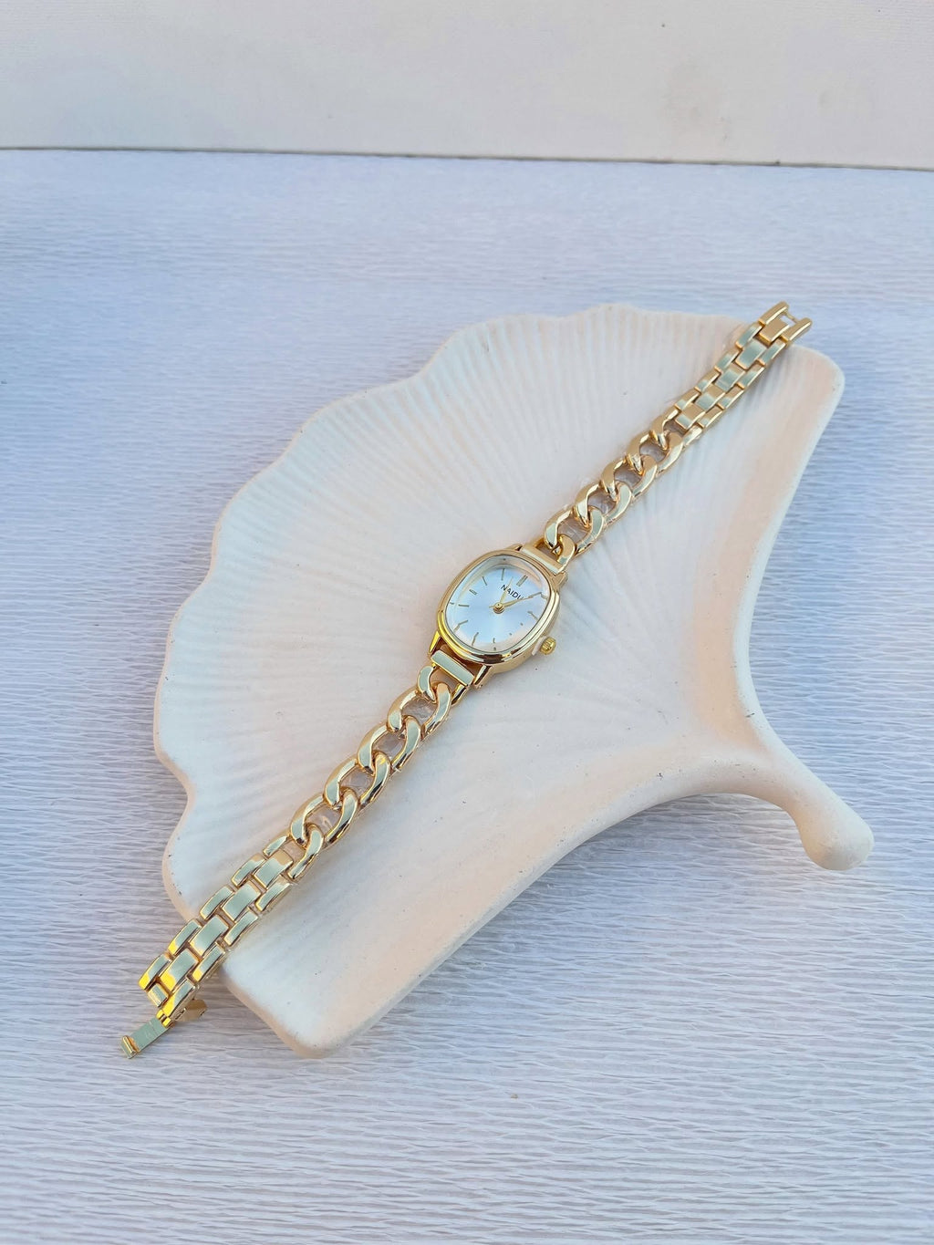 Montre Naidu Féminine Maillons Dorés