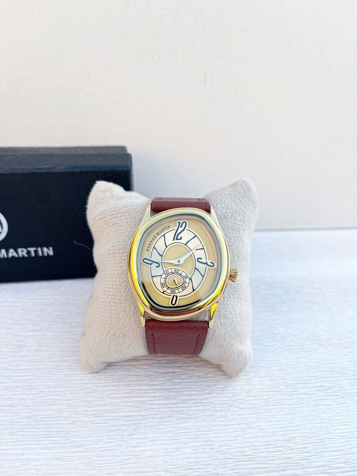 montre Hannah Martin Oval shape