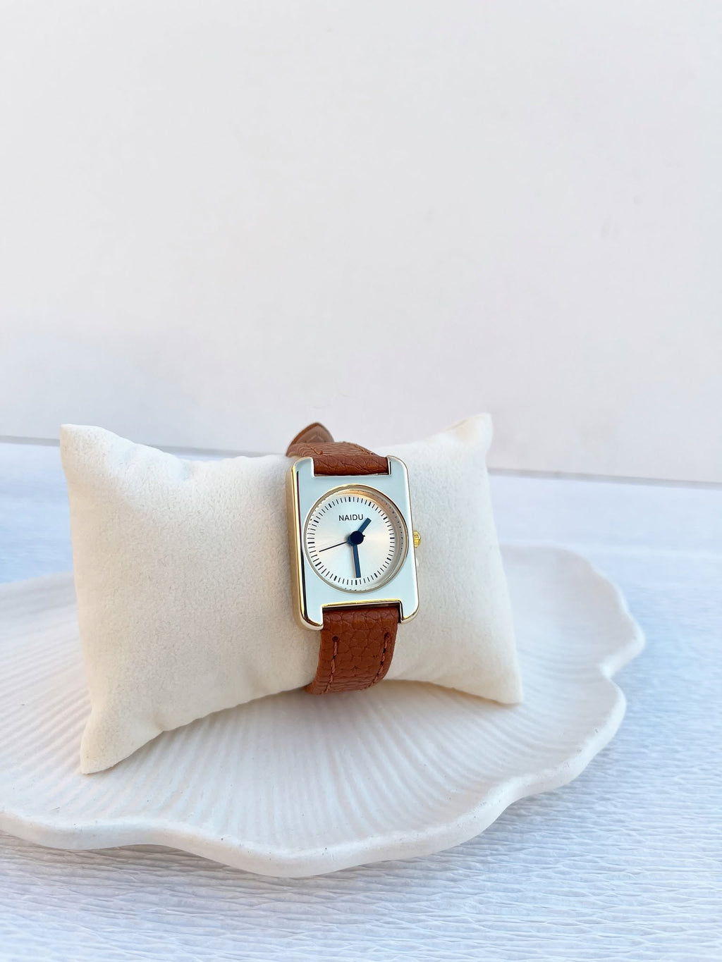 Montre Naidu doré Rectangular Case