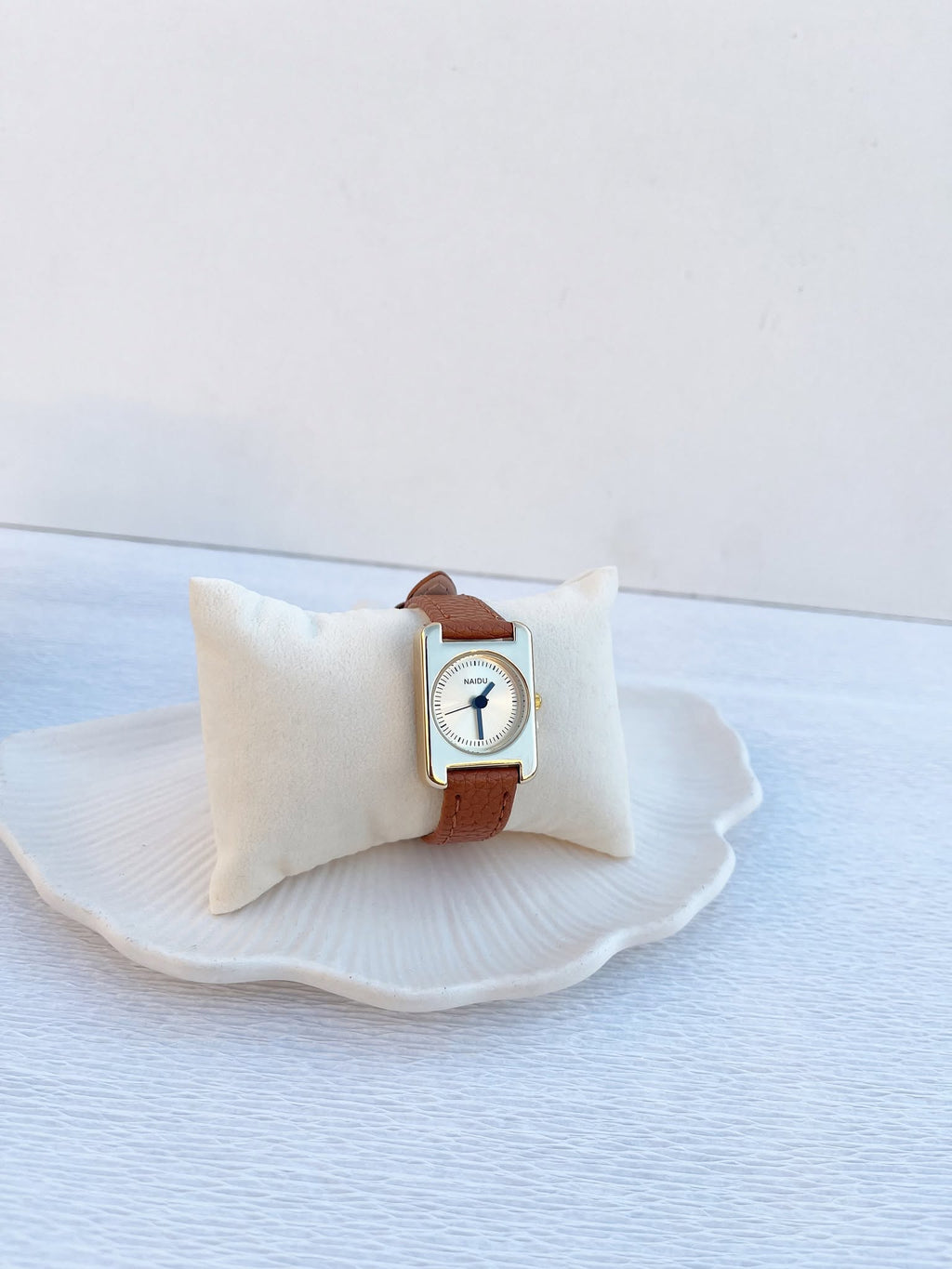 Montre Naidu doré Rectangular Case