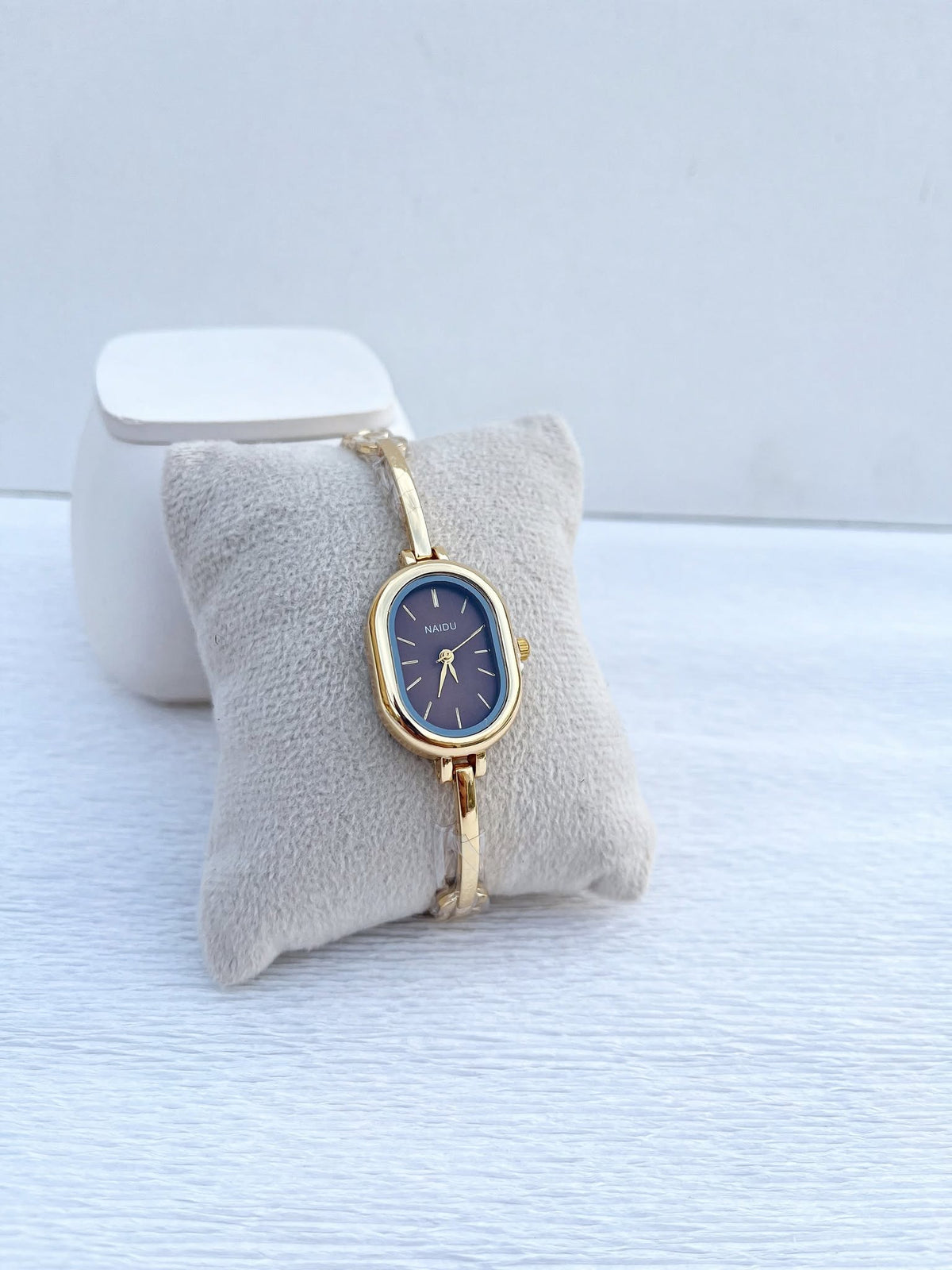 Montre "Naidu Ovale" - Design Classique & Élégant