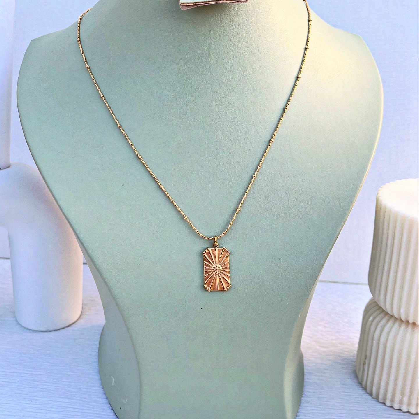 COLLIER