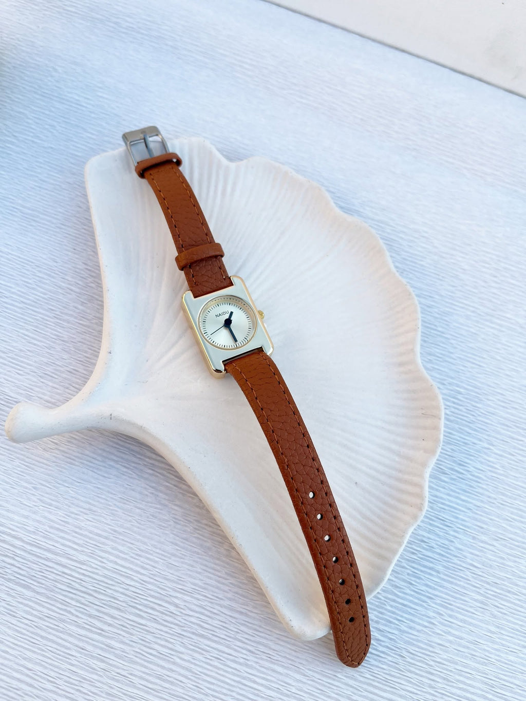 Montre Naidu doré Rectangular Case