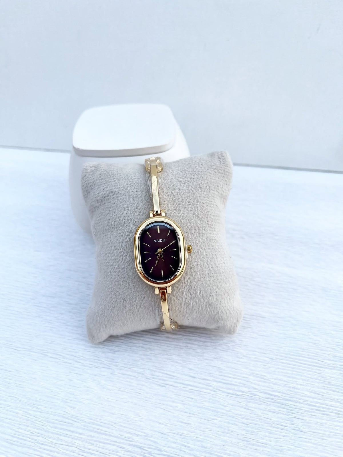 Montre "Naidu Ovale" - Design Classique & Élégant