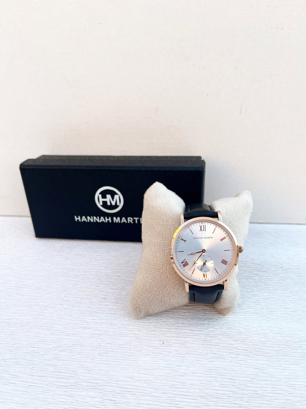 montre Hannah Martin en cuir bracelet noir
