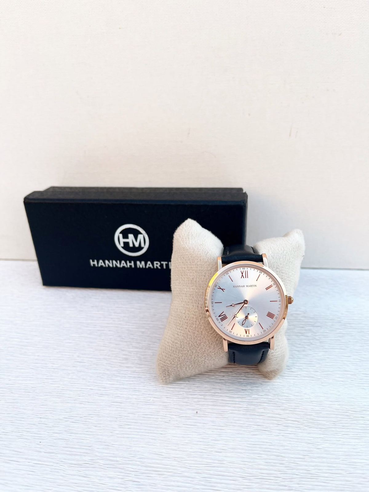 montre Hannah Martin en cuir bracelet noir
